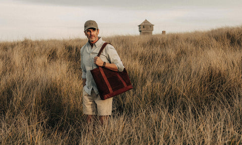 Model wearing The Après Short with a Jack Oxford shirt