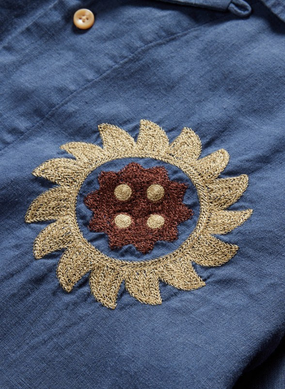 The sun embroidery by Daren Magee on The Short Sleeve Hawthorne in Sea Glass Hemp